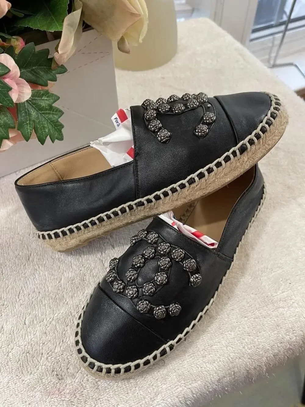 Chanel CC Camellia Studded Lambskin Leather Espadrilles size 35 US 5 (san100